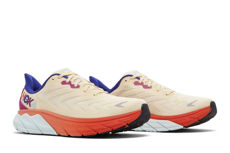 HOKA Arahi 6 'Short Bread Fiesta'